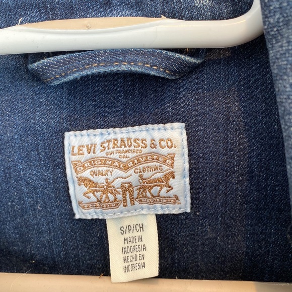 Levi’s Denim Jacket - Picture 2 of 4